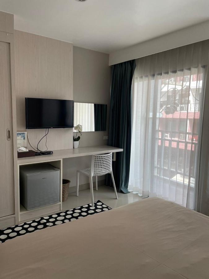 The Room Sansabai Patong Luaran gambar