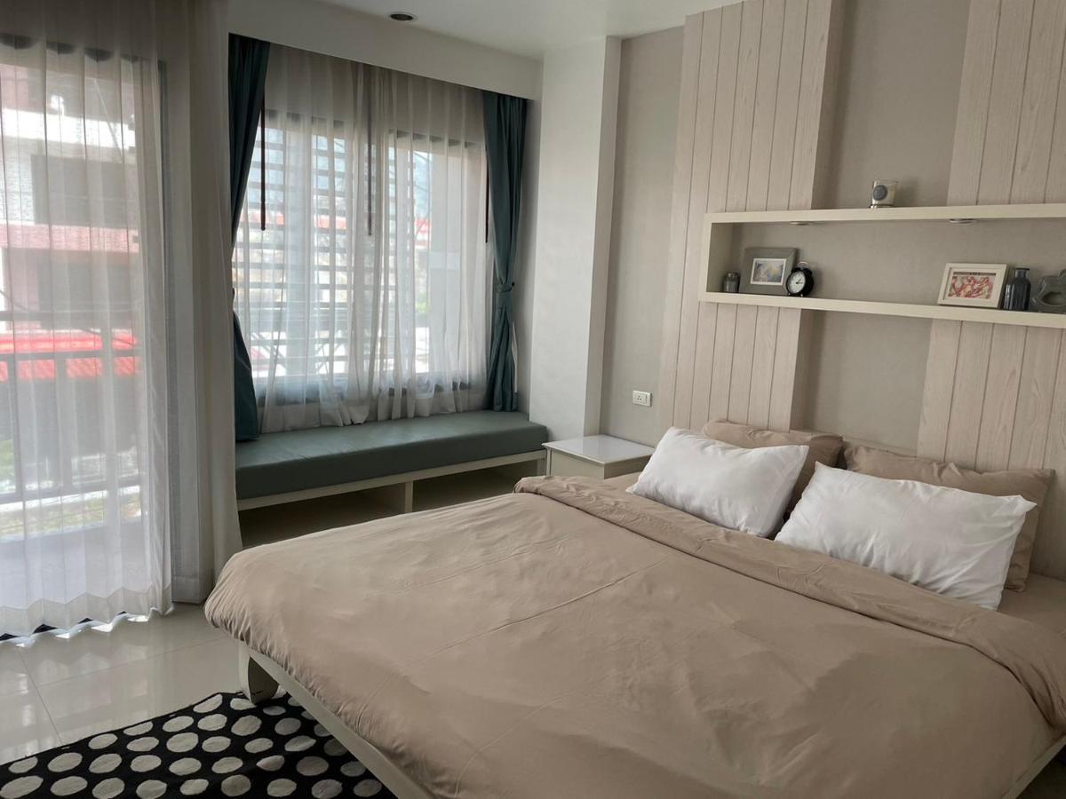 The Room Sansabai Patong Luaran gambar
