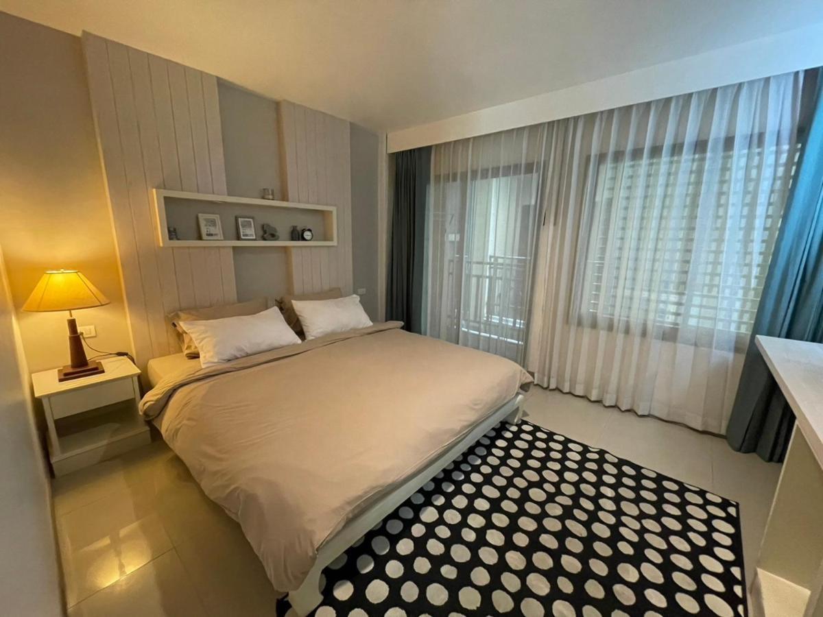 The Room Sansabai Patong Luaran gambar