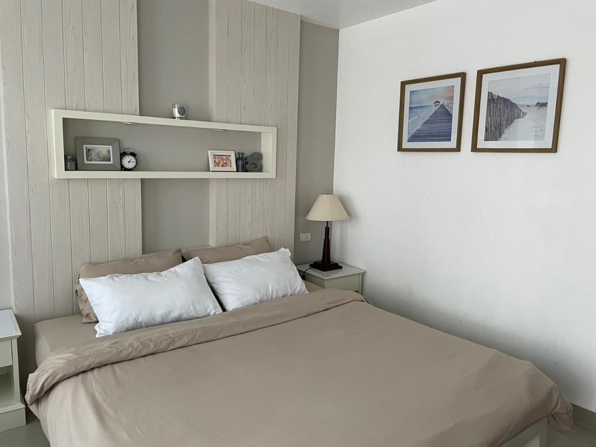 The Room Sansabai Patong Luaran gambar