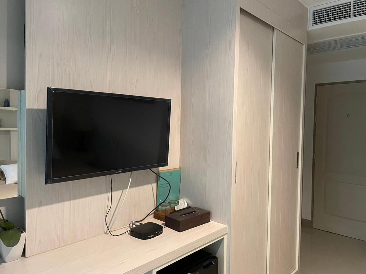 The Room Sansabai Patong Luaran gambar