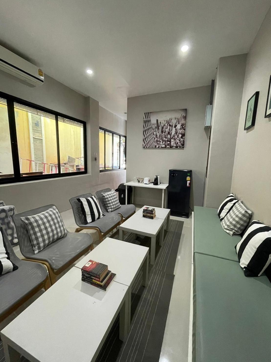 The Room Sansabai Patong Luaran gambar